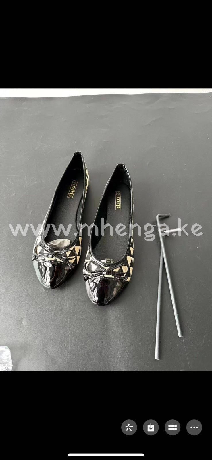 Flats Black And White Round Toe