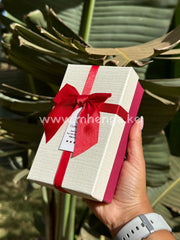Gift Box Medium With Ribbon Cream / Red